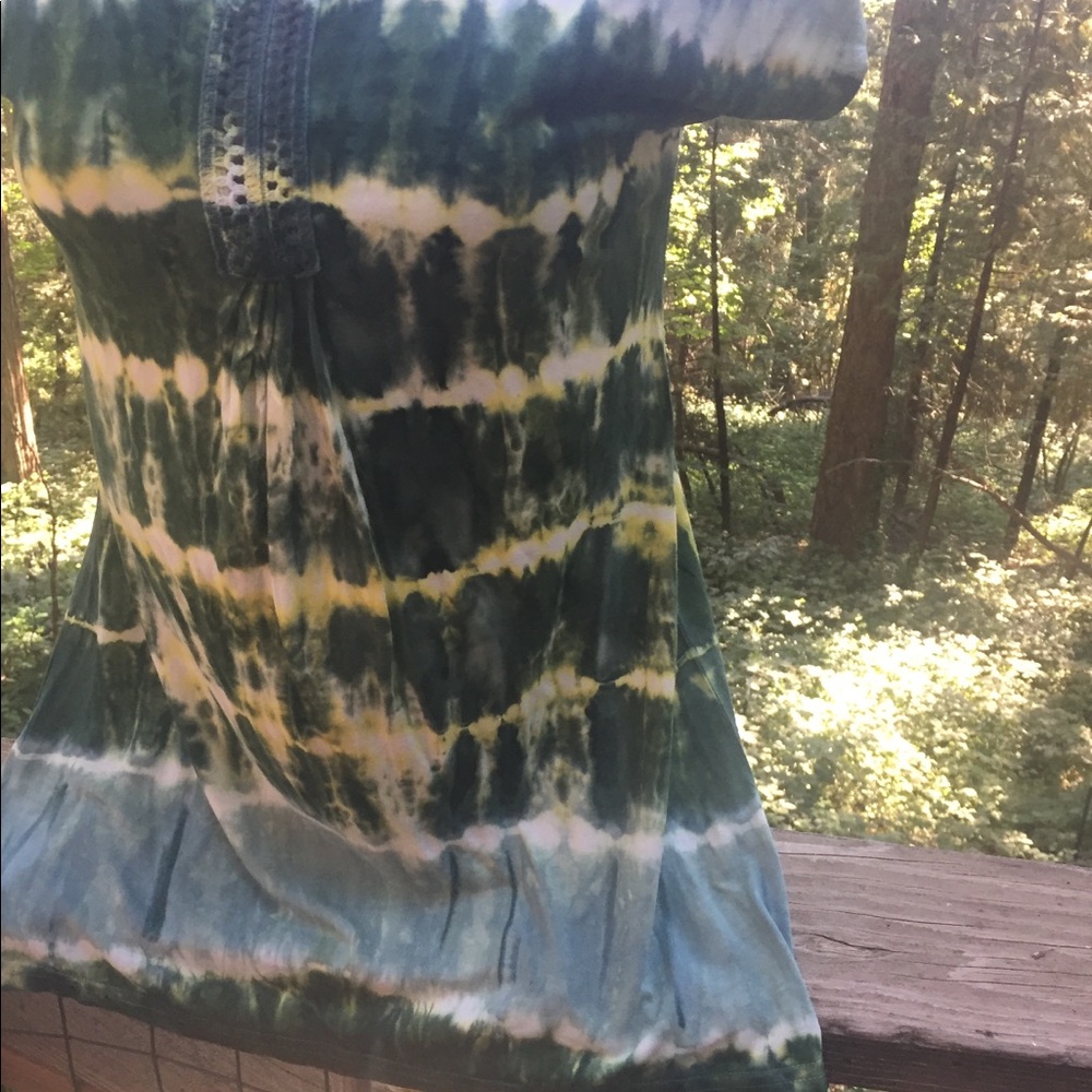 Greater Good , short sleeve tie dyed green t- top - Picture 5 of 8